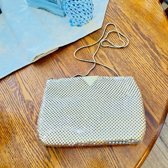 ❌SOLD❌VTG gold mesh evening puse - Picture 9 of 13